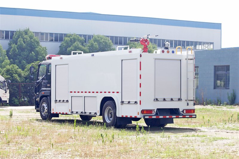 🚒 消防车大揭秘：城市里的"红色守护神"到底有多硬核？